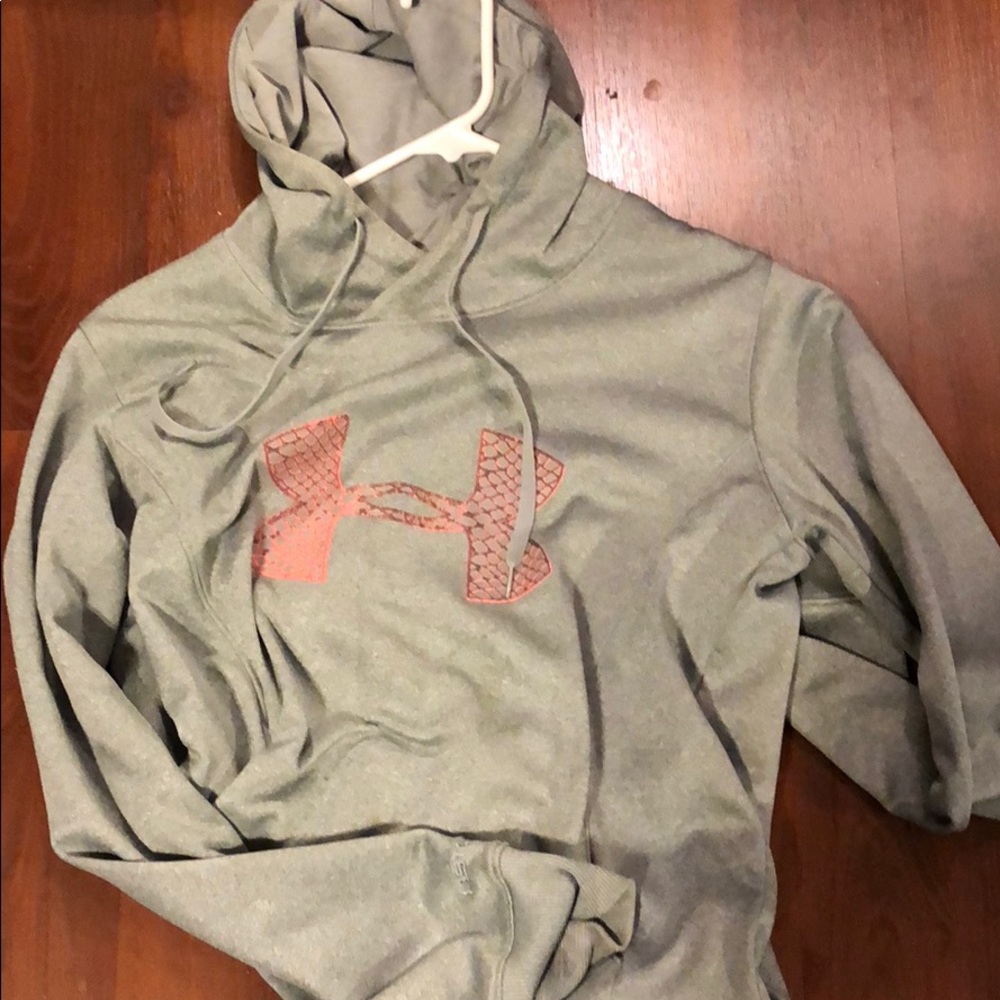 Under Armour Hoodie— medium